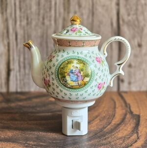 *VTG* Floral Teapot Nightlight, Vintage Teapot Lantern